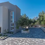 Villa Kuk With Heated Pool Makarska