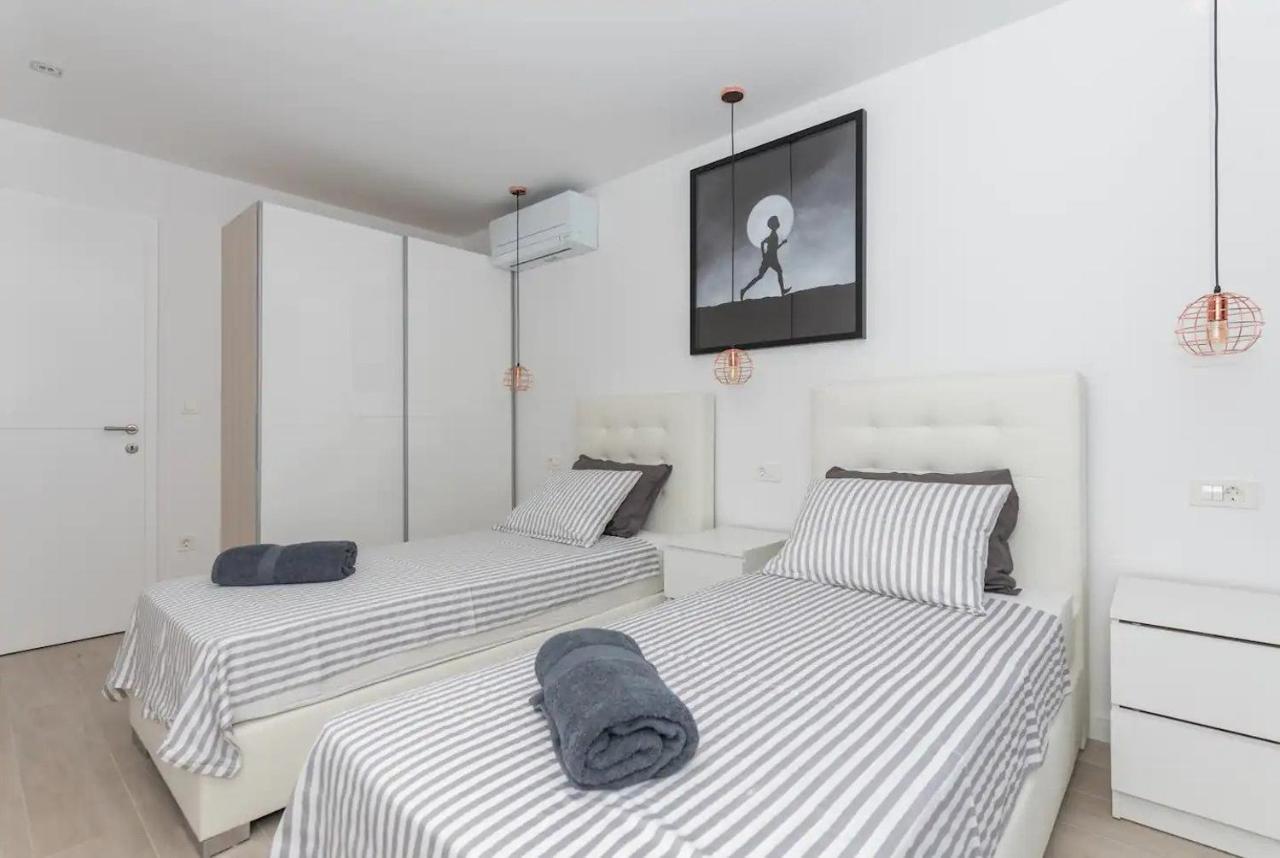 Kuk With Heated Pool * Makarska