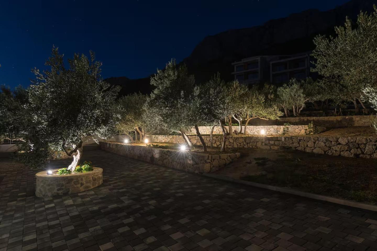 Willa Kuk With Heated Pool Makarska