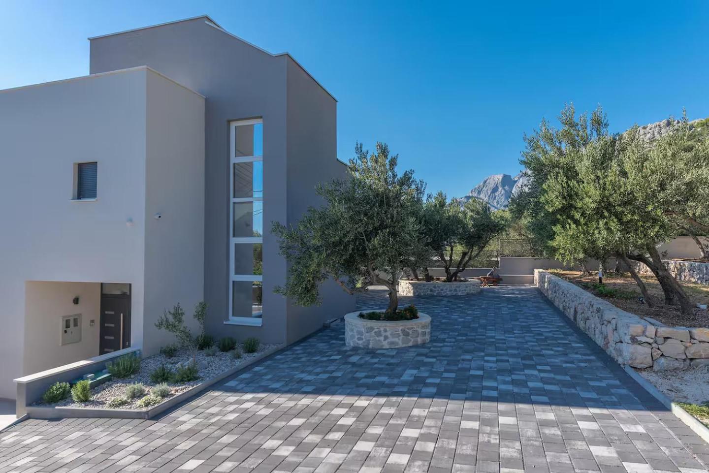 Kuk With Heated Pool * Makarska